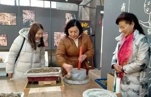 河南(nan)省南(nan)陽(yáng)市(shi)東升艾絨廠(chǎng)艾文(wén)化走(zou)向世界